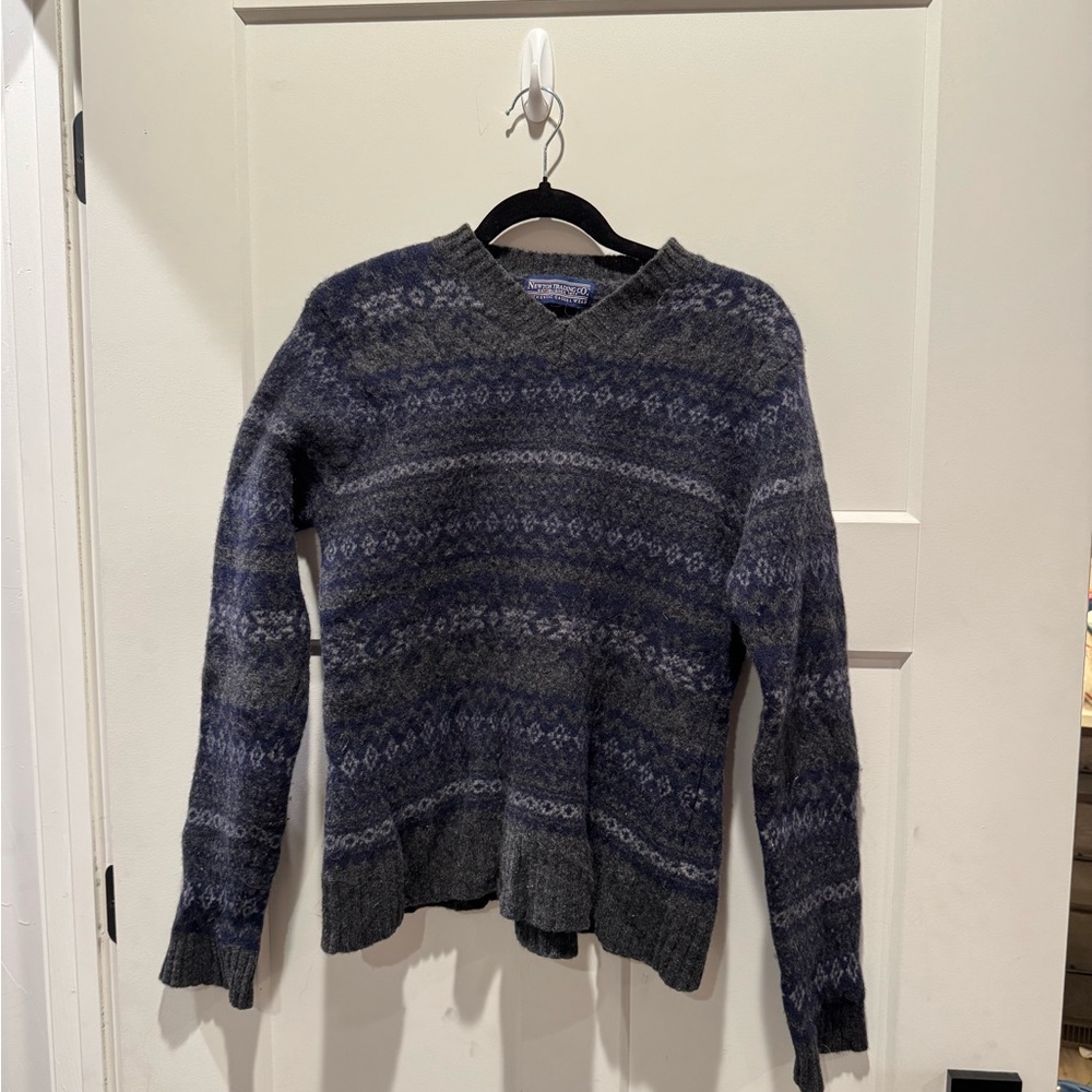 VTG Men's V-Neck Lambswool Sweater in Blue and Gray
